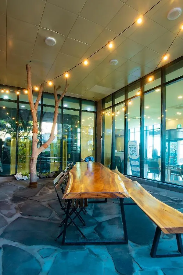 Sims Hotel Jeju 2*,